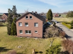 Solide Geldanlage: Zweifamilienhaus ca. 10 km nordwestlich von Nienburg - Blick des Hauses von Süden