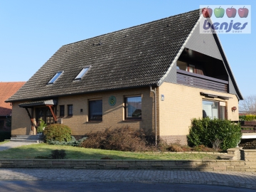 Zuhause für die Familie: Wohnhaus aus den 1970er Jahren in einer ruhigen Wohnstraße, 28816 Stuhr, Einfamilienhaus