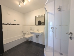Moderne Architektur in der Neustadt – 3-Zimmer-ETW, Balkon und barrierefrei - Badezimmer