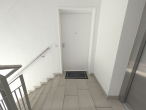 Moderne Architektur in der Neustadt – 3-Zimmer-ETW, Balkon und barrierefrei - Wohnungseingang