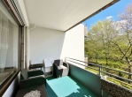 Gepflegte Wohnanlage – mit Weitblick und Tiefgarage! - Loggia mit ...