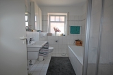 Helle Obergeschosswohnung in Kirchweyher Bahnhofsnähe! - Badezimmer