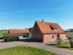 Rotsteinhaus mit Nebengebäuden und großem Grundstück in Einzellage bei Twistringen - Hofansicht