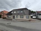 Zweifamilienhaus mit Gewerbefläche zu verkaufen - Eingang EG-Wohnung