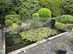 Zweifamilienhaus mit Gewerbefläche zu verkaufen - Gartenteich