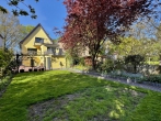 Randlage Bremer Neustadt – modernisiertes Haus mit Sonnenterrassen! - rückwärtiger Blick von der Gartenterrasse zum Haus