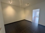 Stilvolle Etagenwohnung mit Sonnenbalkon und Komfort - Flur / Essbereich