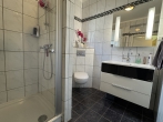 Bungalow mit besonderem Charme und idyllischem Garten in zentrumsnaher Lage - Badezimmer Erdgeschoss