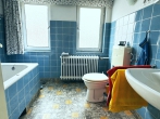 Bungalow mit besonderem Charme und idyllischem Garten in zentrumsnaher Lage - Badezimmer Dachgeschoss