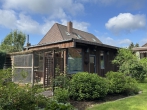Bungalow mit besonderem Charme und idyllischem Garten in zentrumsnaher Lage - Carport und Nebengebäude