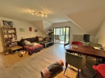 Zweifamilienhaus mit großem Naturgrundstück - Wohnzimmer DG
