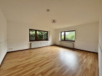 Zweifamilienhaus mit großem Naturgrundstück - Wohnzimmer