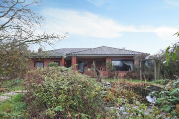 Viel Platz & viel Potenzial: Sanierungsbedürftiger Bungalow mit großem Garten in ruhiger, ländlicher Lage, 28844 Weyhe, Bungalow